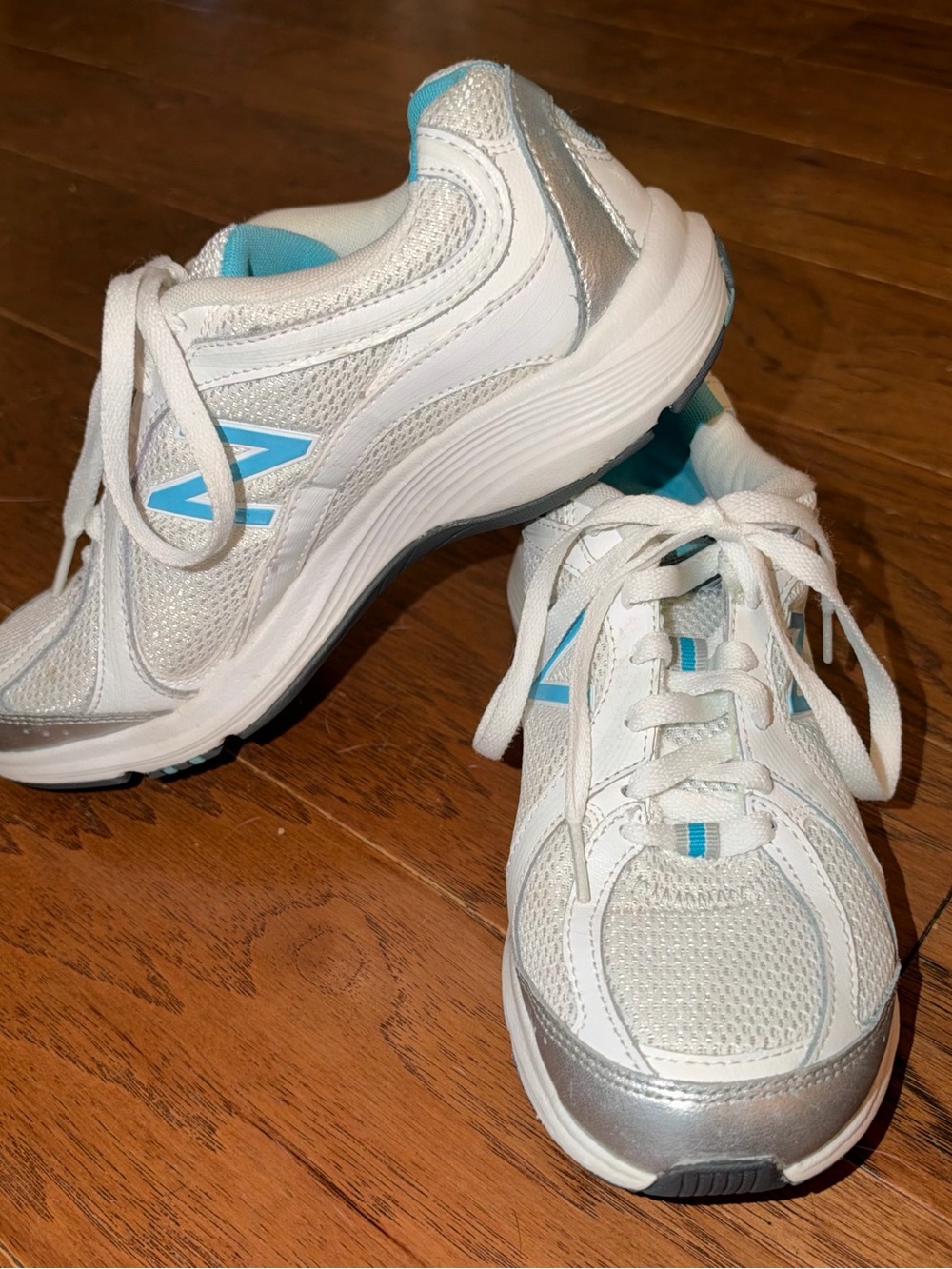 New Balance White and Blue Running Shoes Women’s 7.5